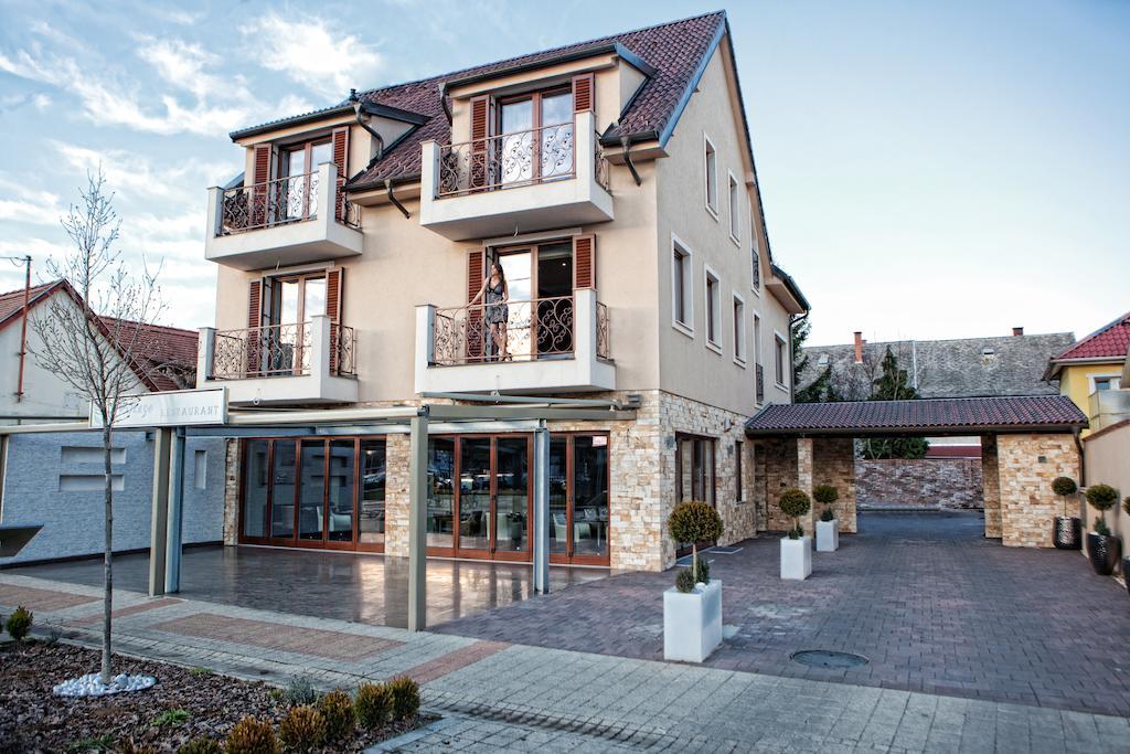 Mirage Hotel Sárvár Стая снимка